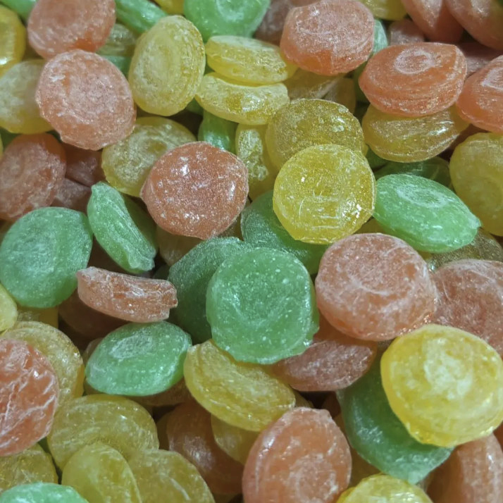 Bonbons durs bâtonnets rouge et jaune - fabrication artisanale